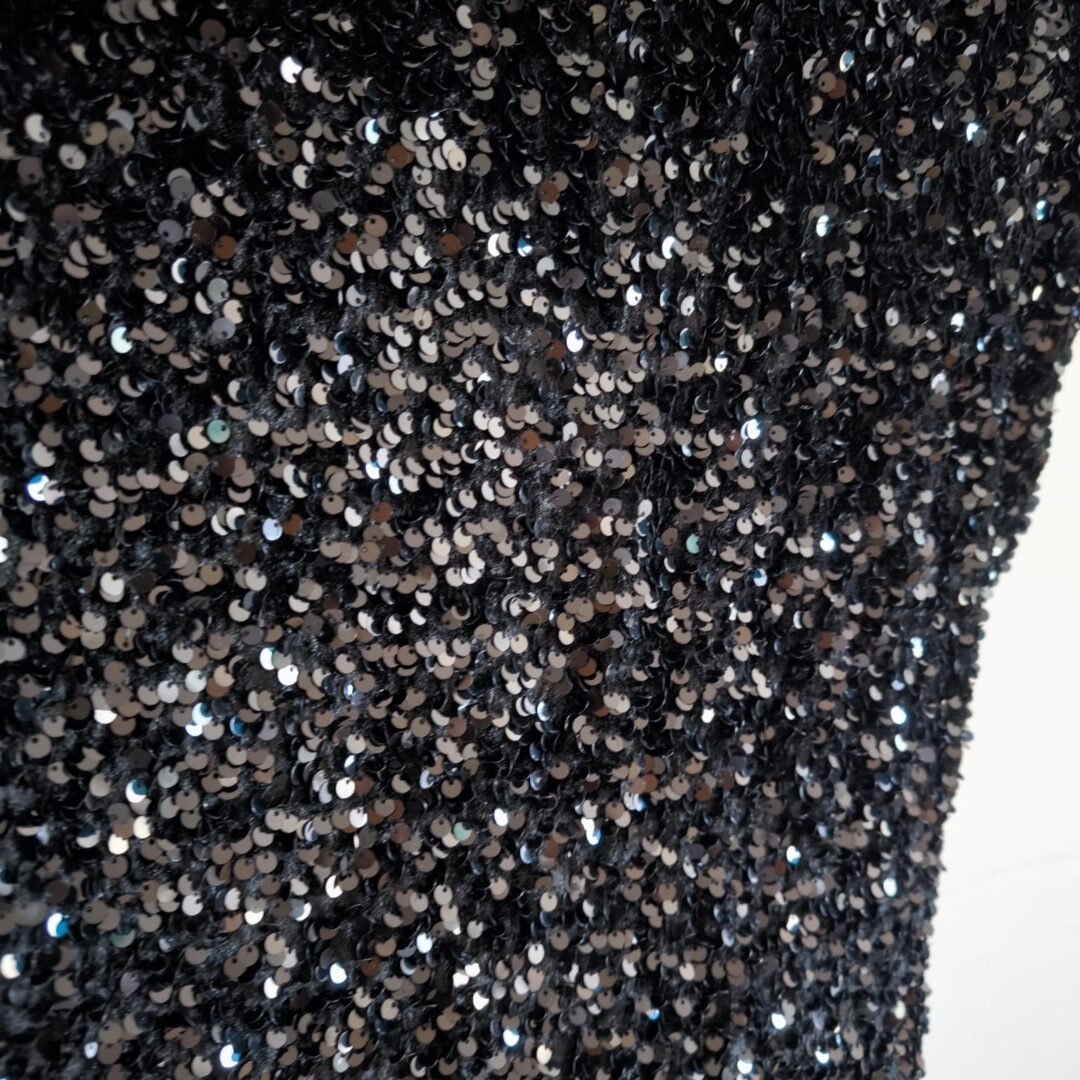 Vestido hombreras lentejuelas NEGRO