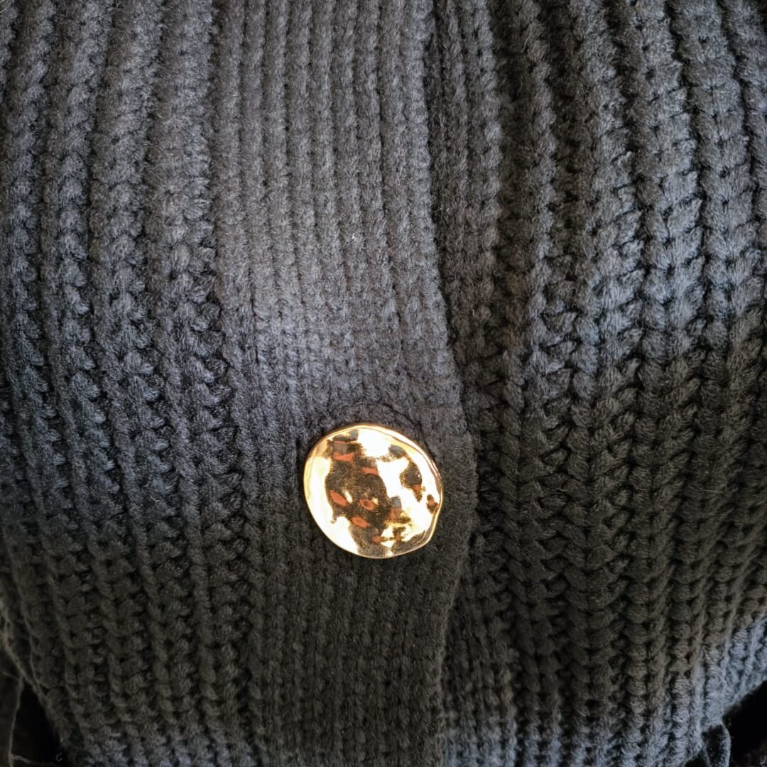 Cárdigan negro botones