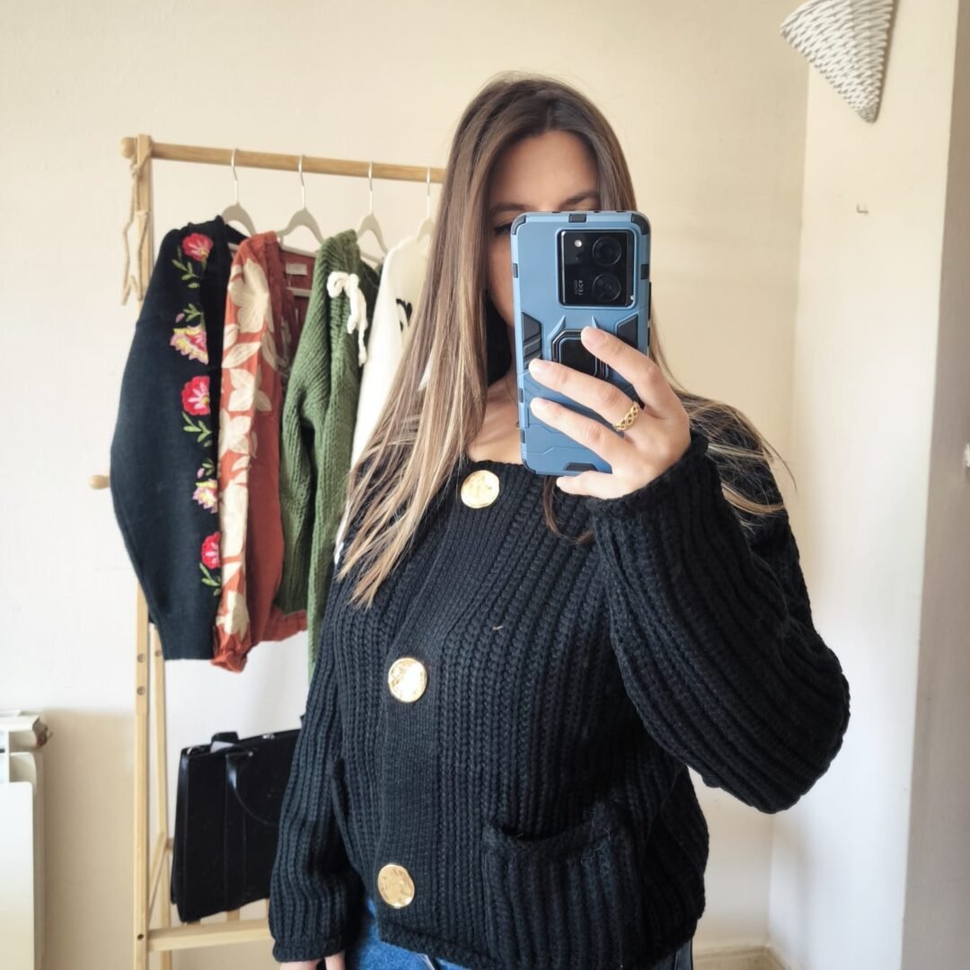 Cárdigan negro botones