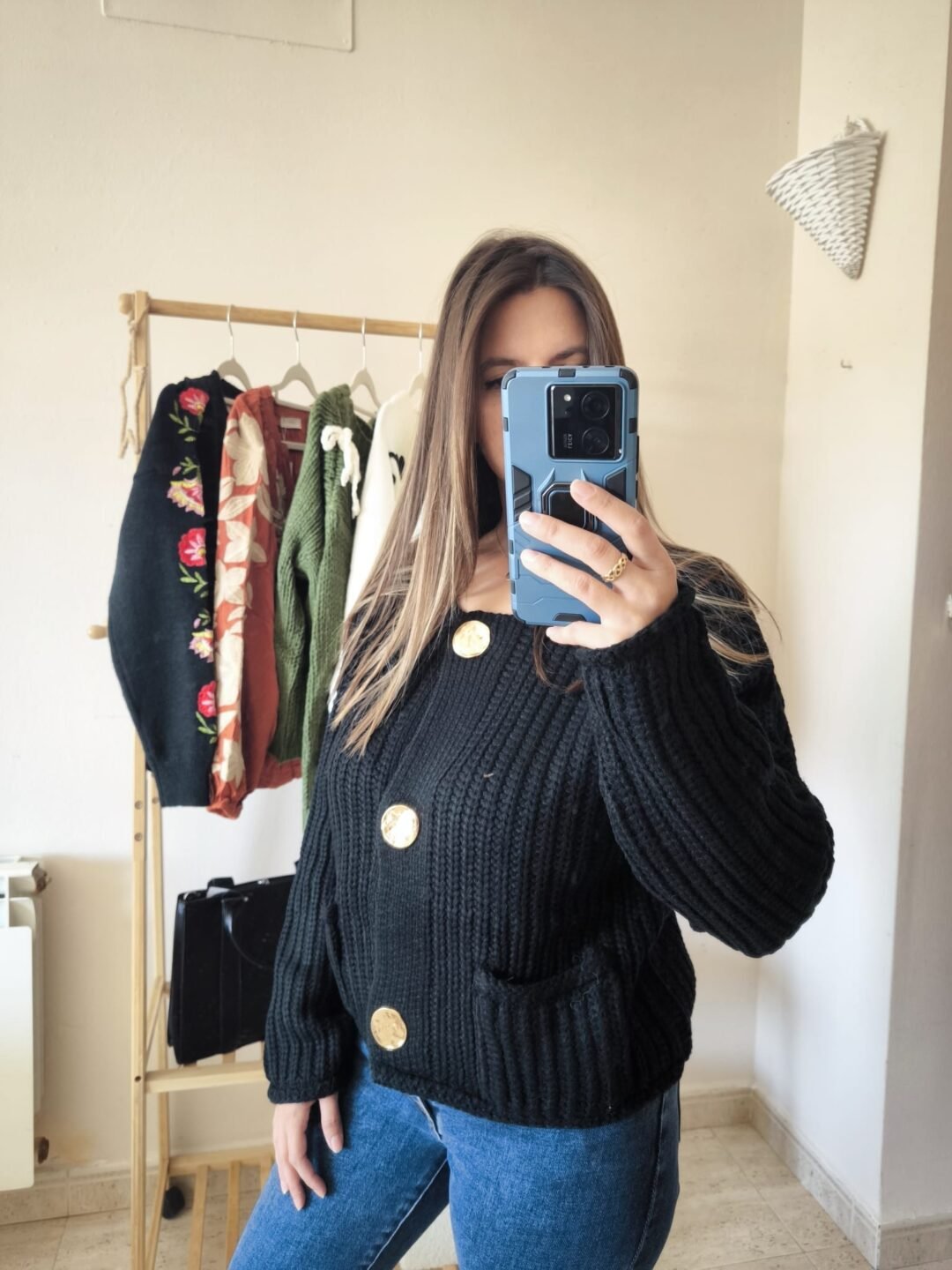 Cárdigan negro botones