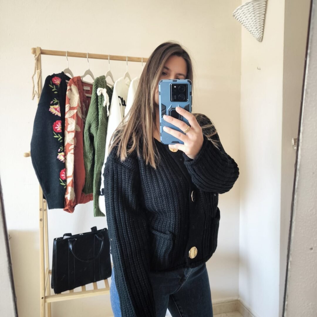 Cárdigan negro botones