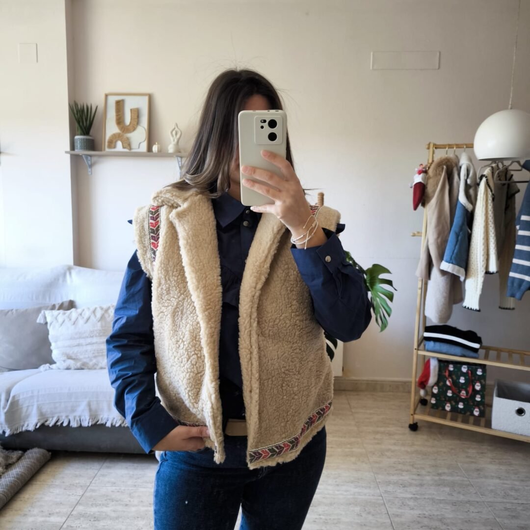 Camisa volantes azul marino