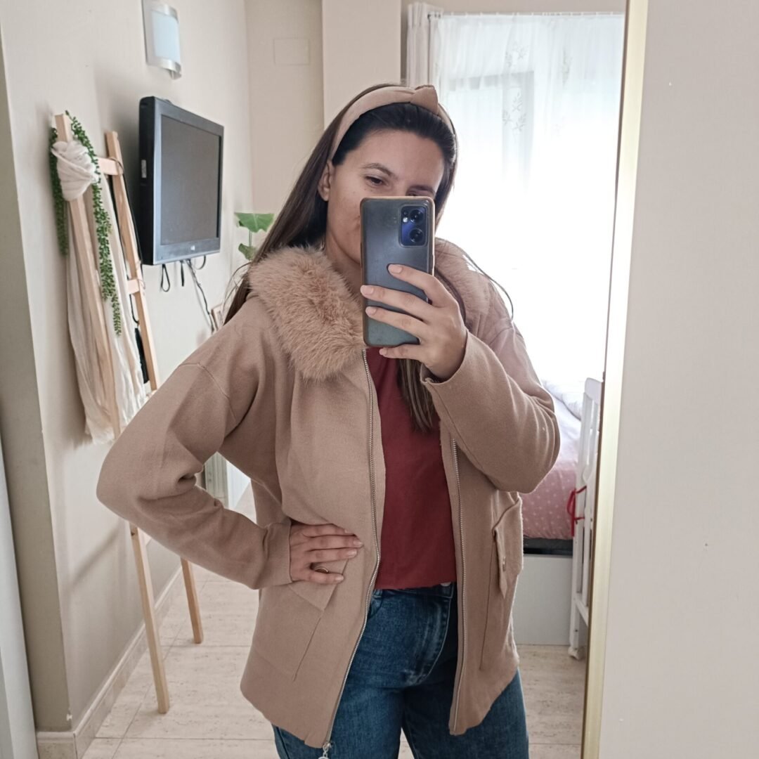 Abrigo punto capucha pelo