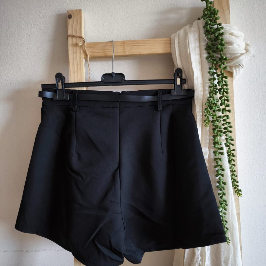 Falda pantalón detalle cinturón