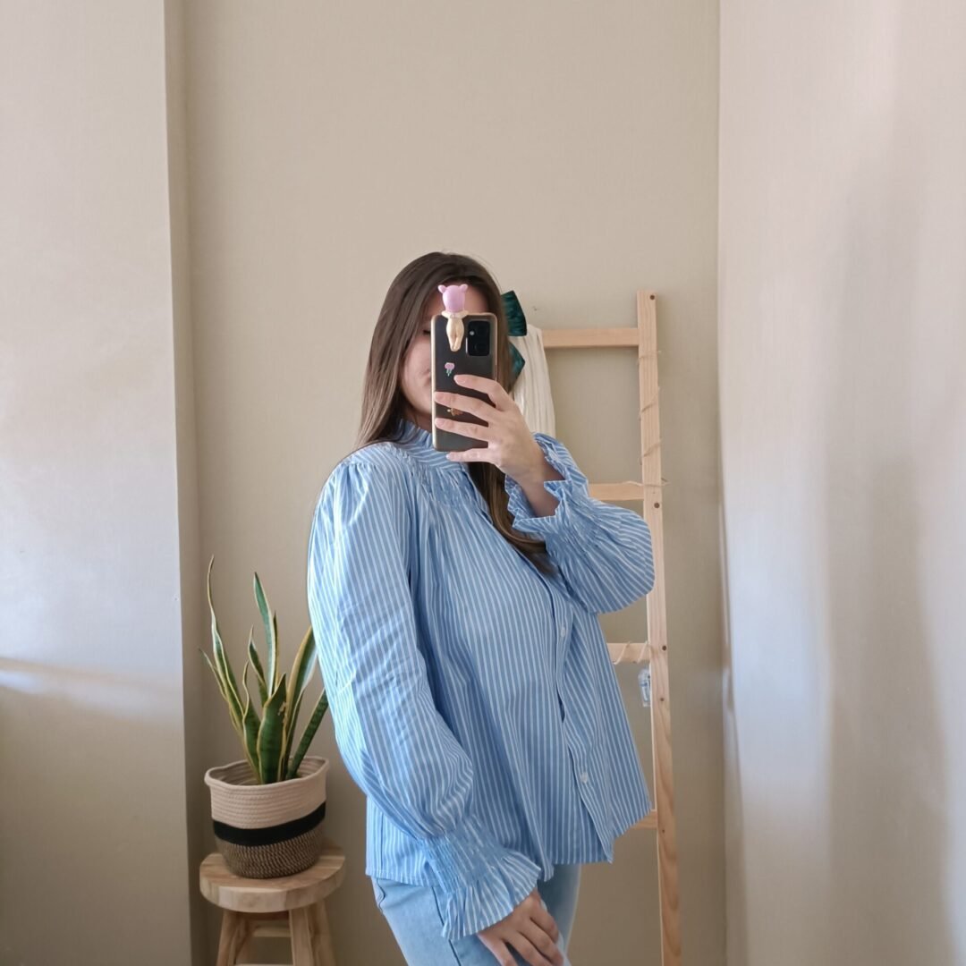 Camisa rayas detalles volante