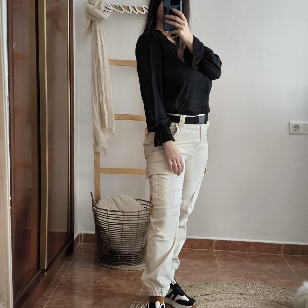 Pantalón cargo con cinturón