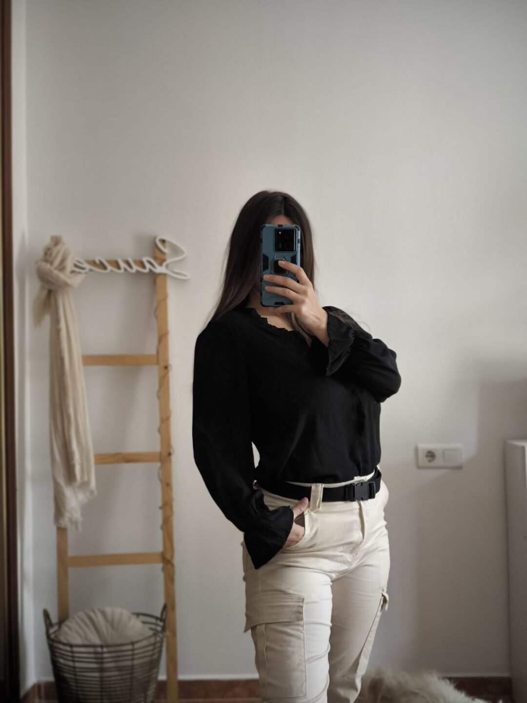 Pantalón cargo con cinturón