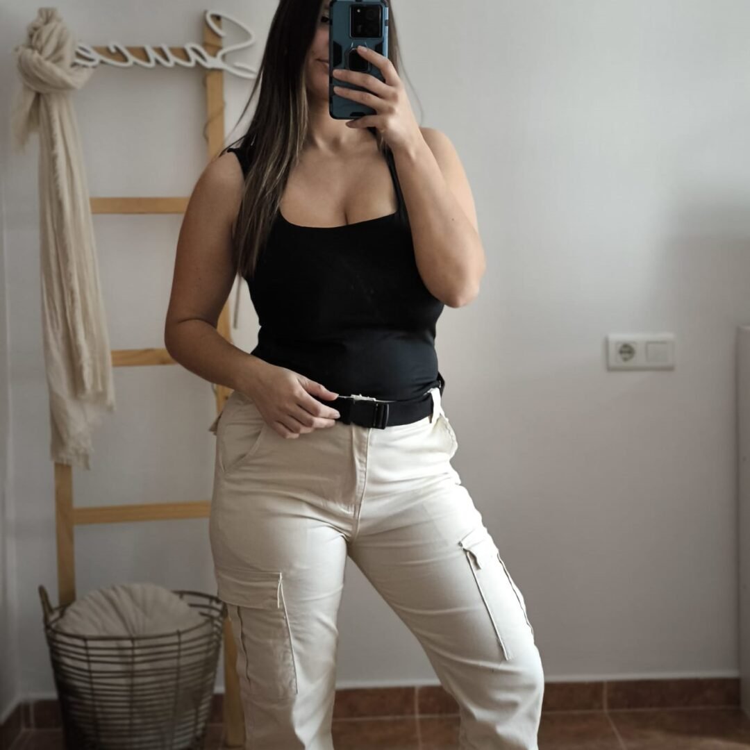 Pantalón cargo con cinturón