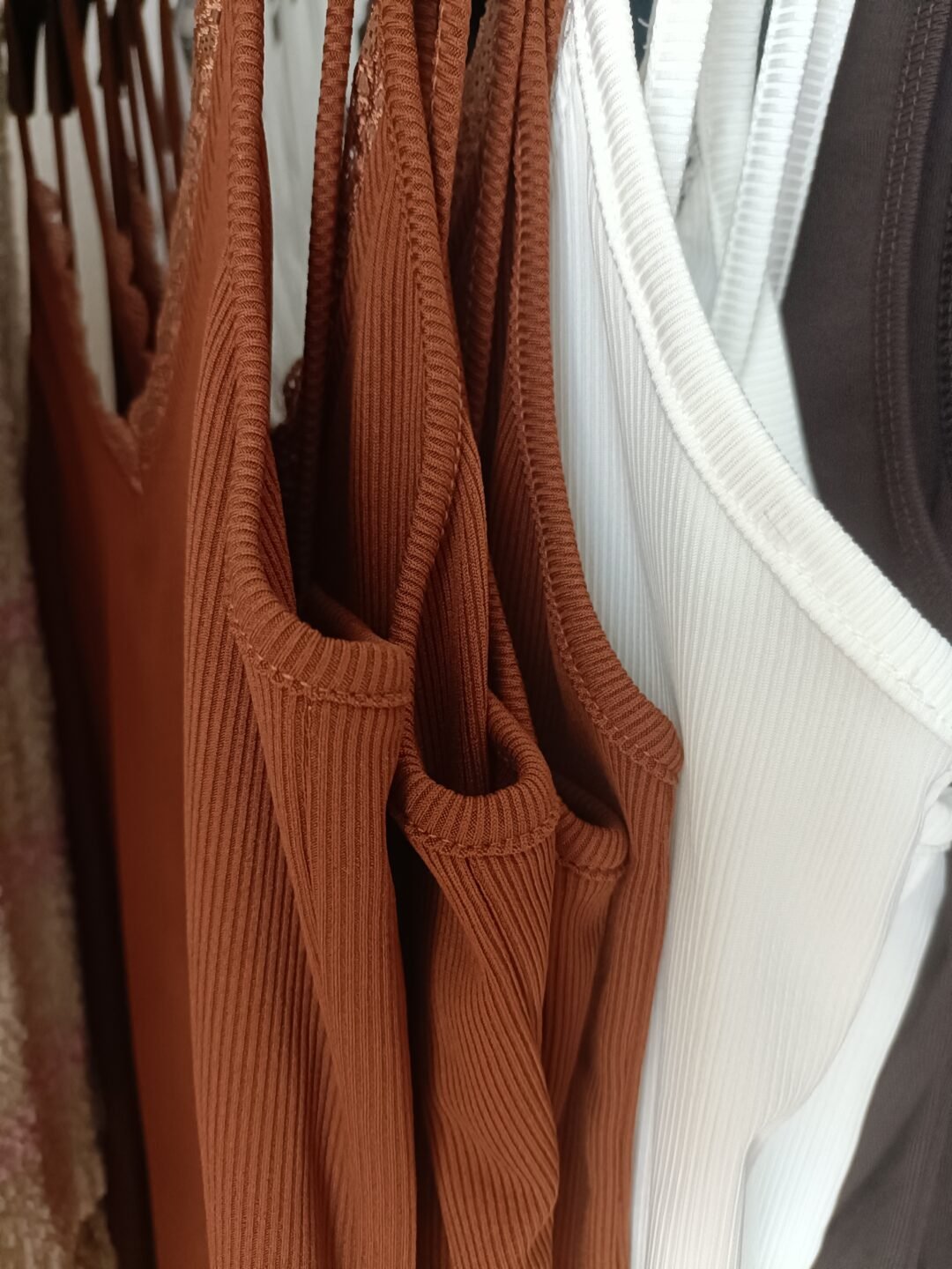 Camiseta tirantes detalle encaje