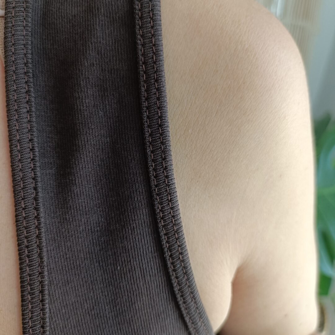 Camiseta tirante chocolate